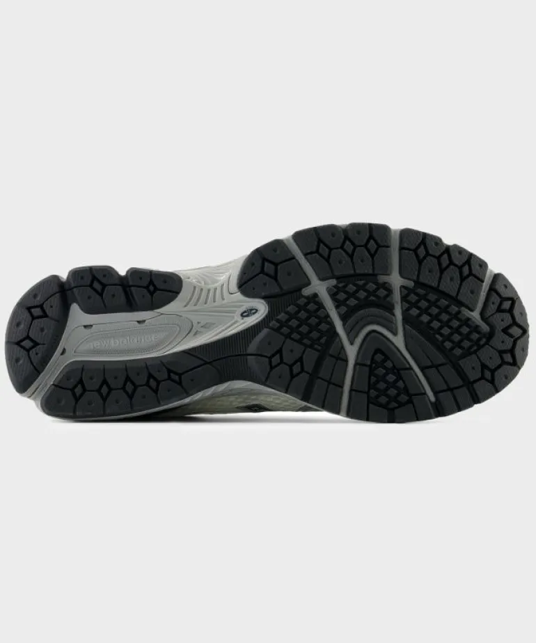 Cheap New Balance 860v2 in Sea Salt + Grey
