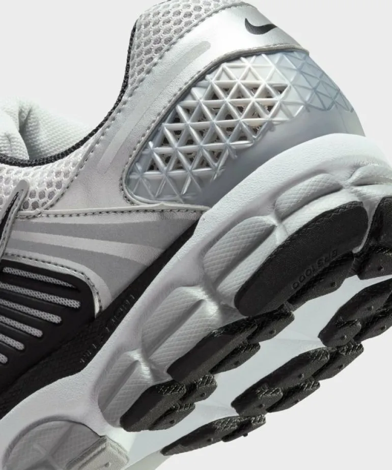 Clearance Nike Zoom Vomero in Metallic Silver / Pure Platinum Black