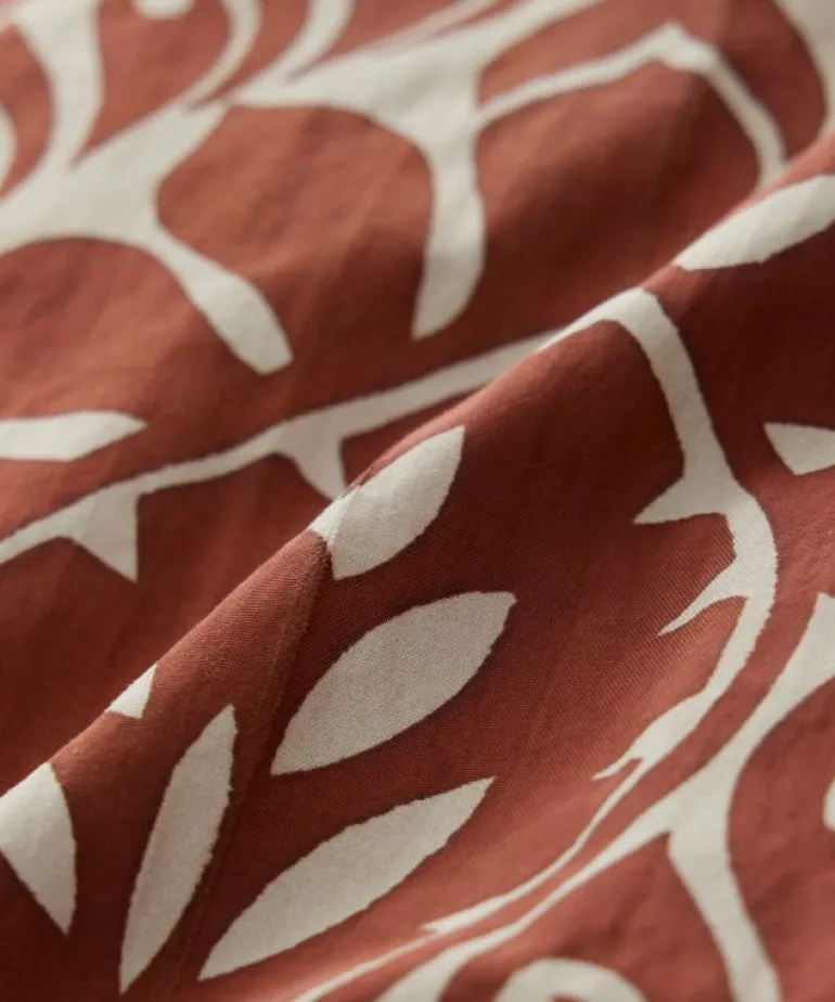 Hot Todd Snyder Riviera Swim Short in Damask Red